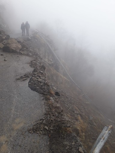 Frana a Torriglia, dieci anziani isolati, la strada è ancora chiusa