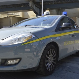 Chiavari: la finanza sequestra merci contraffatte e denuncia una persona