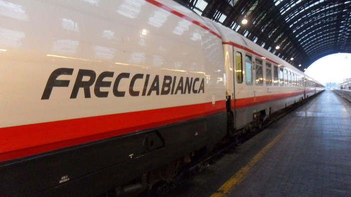 Trasporti, Toti e Berrino: “Soddisfatti per i nuovi servizi Frecciabianca in sostituzione dei Thello” Trasporti, Toti e Berrino: “Soddisfatti per i nuovi servizi Frecciabianca in sostituzione dei Thello”