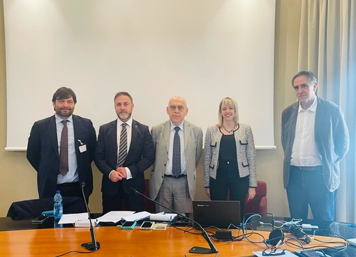 Erzelli sempre più verso l’hi tech, siglato il contratto per la nuova scuola politecnica Erzelli sempre più verso l’hi tech, siglato il contratto per la nuova scuola politecnica