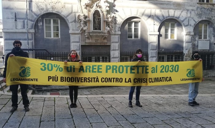 Aree protette, flash mob di Legambiente: "Serve delineare superficie del Parco di Portofino"