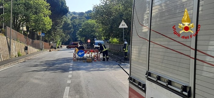 Fuga di gas da un cantiere, chiusa via Linneo