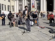 Artisti di strada, il flash mob in piazza Matteotti: “L’arte di strada è bellezza, non un problema di ordine pubblico” (foto e video)