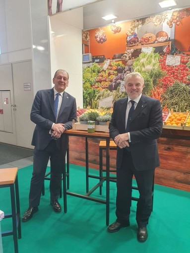 Fruit Logistica, Benveduti a Berlino con il sottosegretario La Pietra: "Condivisa necessità di una strategia integrata tra filiera agricola e sistema logistico" Fruit Logistica, Benveduti a Berlino con il sottosegretario La Pietra: "Condivisa necessità di una strategia integrata tra filiera agricola e sistema logistico"