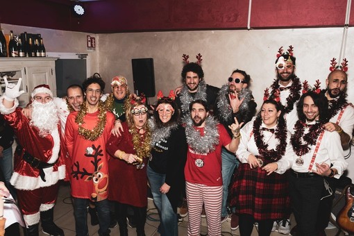 La Notte delle renne rock torna a Genova: musica, ironia e solidarietà per un Natale tutto da suonare
