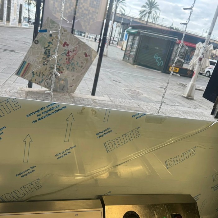 Spaccate nei negozi del Centro Storico, primo caso del 2025 in una friggitoria. Il gestore: "Non sono entrati, ma è il secondo episodio per noi"