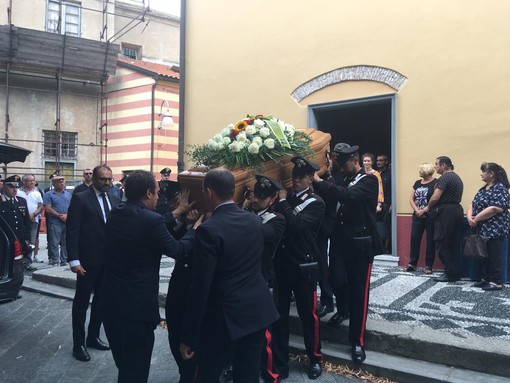 Savona, l’ultimo saluto all’appuntato dei carabinieri Andrea Barbagli Savona, l’ultimo saluto all’appuntato dei carabinieri Andrea Barbagli