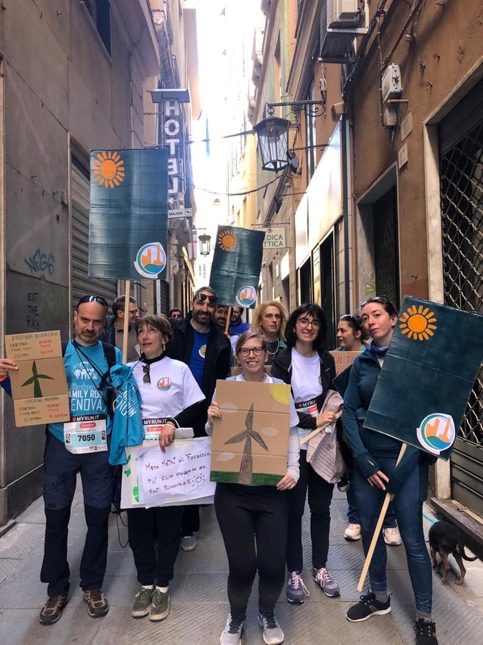 Flash mob dei 'Cittadini Sostenibili' alla Family Run: "Ultimi come la Liguria per le energie rinnovabili" Flash mob dei 'Cittadini Sostenibili' alla Family Run: "Ultimi come la Liguria per le energie rinnovabili"