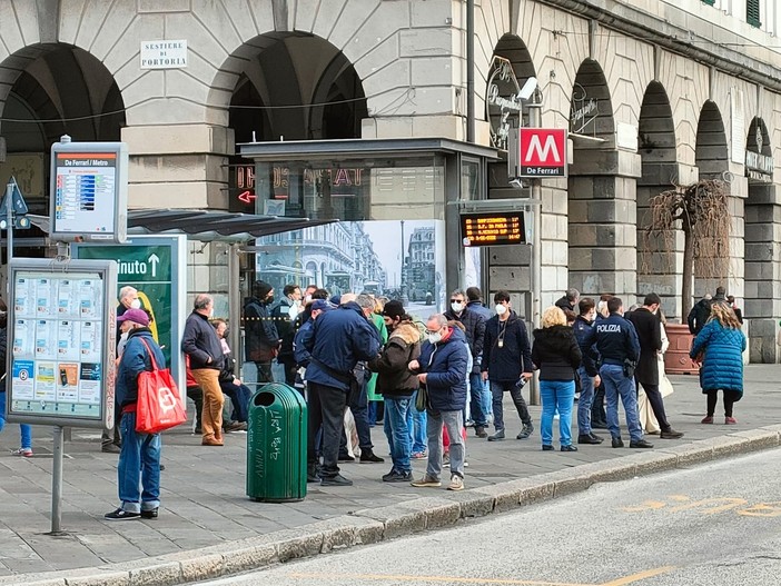 Green Pass e mascherine: controllate a Genova dalla Polizia Locale 1126 persone, 12 le sanzioni