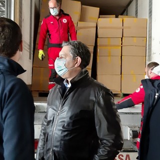 Scaricati a Genova tre milioni di mascherine acquistate dalla Regione anche per imprese e cittadini (VIDEO e FOTO)