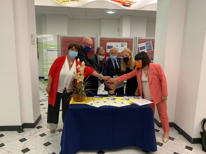 Nel giorno dell’inaugurazione Poste italiane emette un francobollo dedicato al ponte Genova San Giorgio