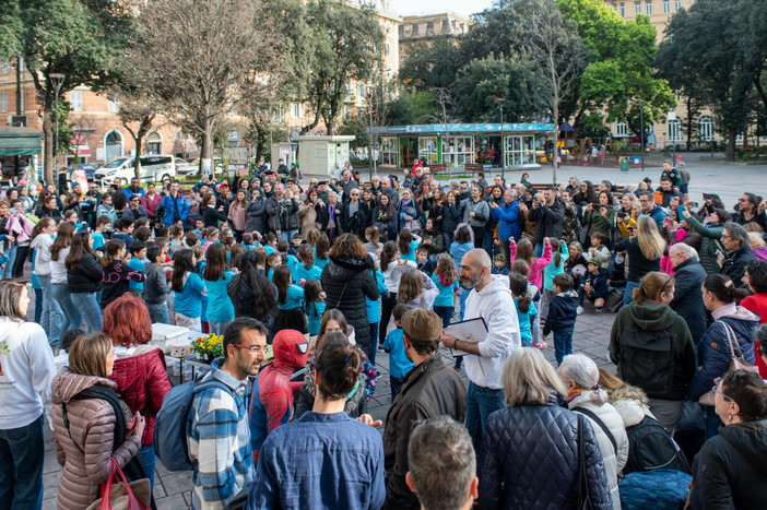 “La San Fruttuoso che vorremmo”: in trecento in piazza per chiedere un quartiere migliore