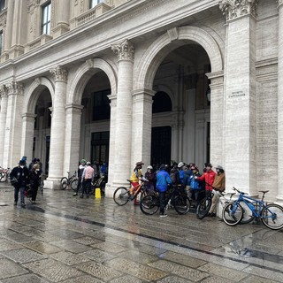 Peste suina, flash mob davanti al Palazzo della Regione: "Basta lockdown dei boschi" (Foto e Video)