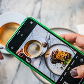 Gen Z - Il mondo dei giovani: Il cibo oltre lo schermo: si può ancora mangiare senza 'filtri'?