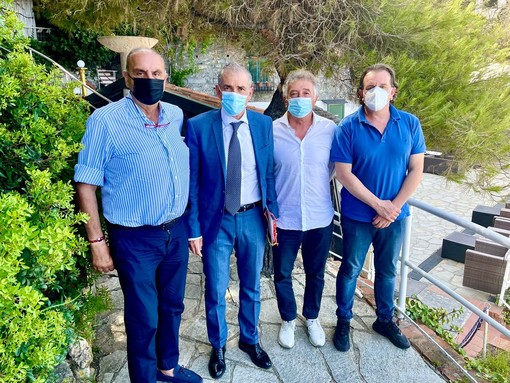 Da sinistra: Fabrizio Fasciolo (presidente Silb Liguria), il sottosegretario Andrea Costa, Ettore Bocciardo (Silb Genova) ed Emilio Pallanca (Silb Spezia)