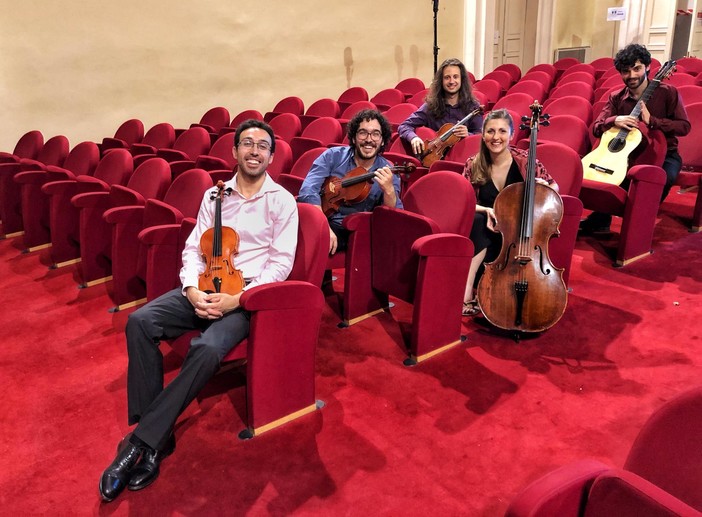 La chitarra, strumento amatissimo da Paganini, protagonista della “Domenica in musica” nel Foyer del Teatro Carlo Felice