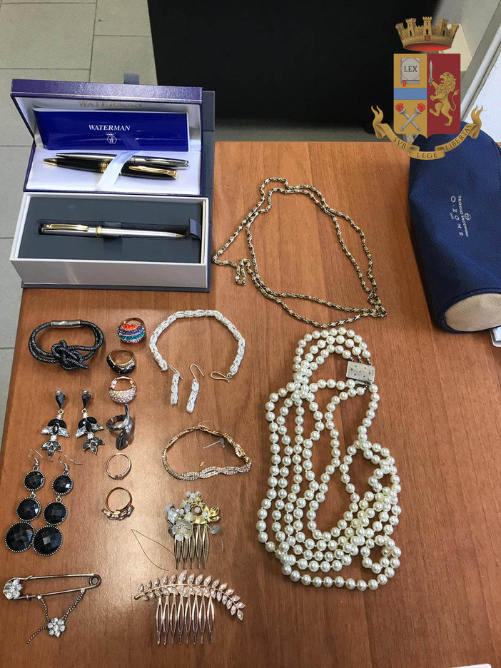 "Suo figlio ha causato un incidente": anziana truffata a Genova, rubati soldi e gioielli per 200mila euro