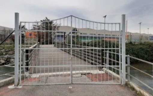 Il cancello del Parco delle Dune di Pra' è ancora chiuso