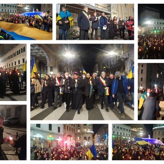 Genova, circa mille persone alla fiaccolata per la pace, padre Vitaliy: "Cinque giorni di terrore, ma non siamo soli (Foto e Video)