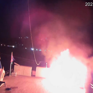 Global Sumud Flotilla, secondo attacco con drone: recuperato un dispositivo carbonizzato Global Sumud Flotilla, secondo attacco con drone: recuperato un dispositivo carbonizzato