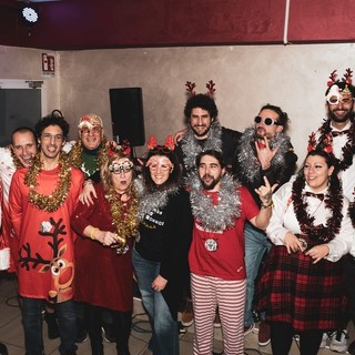 La Notte delle renne rock torna a Genova: musica, ironia e solidarietà per un Natale tutto da suonare