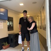 L’omaggio alla Genova di Faber: Pierluigi Gollini visita il museo di Via del Campo L’omaggio alla Genova di Faber: Pierluigi Gollini visita il museo di Via del Campo