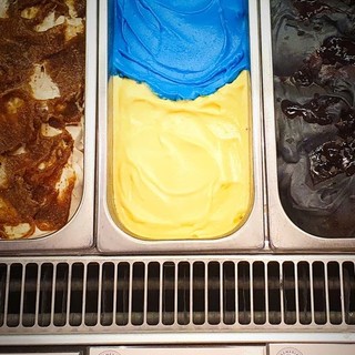 A Marassi il gelato con i colori della bandiera ucraina: "Si chiama 'Libertà' e non può essere acquistato"