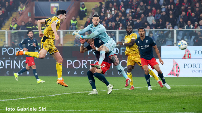 Due travese fermano il Genoa, due indecisioni premiano l'Udinese: i friulani sbancano il “Ferraris” 2-0