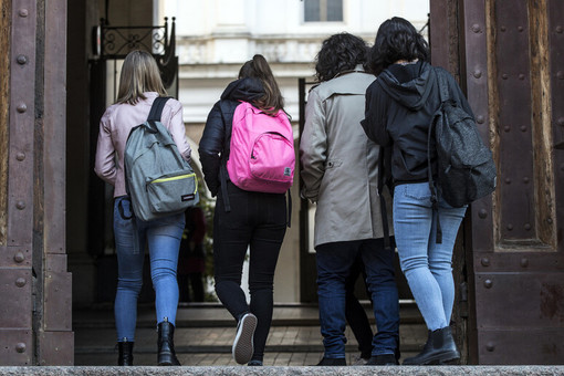 Sicurezza a scuola, il Comune di Genova cerca volontari per fare il &quot;nonno vigile&quot;