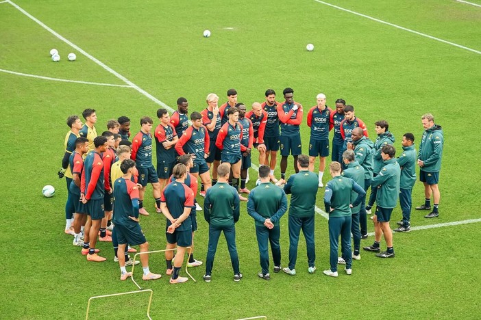 Il gruppo a rapporto col tecnico nell'ultimo confronto prima della separazione (foto Genoa CFC - TanoPress) Il gruppo a rapporto col tecnico nell'ultimo confronto prima della separazione (foto Genoa CFC - TanoPress)