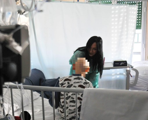 38 giochi ai piccoli del Gaslini. Ambra Locatelli: "Un sorriso per i bimbi"