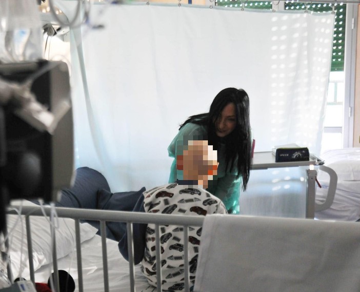 38 giochi ai piccoli del Gaslini. Ambra Locatelli: "Un sorriso per i bimbi"