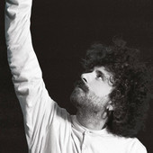 Il dolore, l'assenza e la prosa poetica: Gio Evan presenta a Camogli il nuovo libro "La Gioia è un duro lavoro"