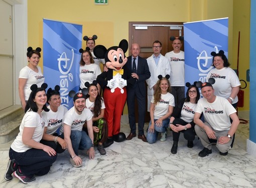 Topolino al Gaslini per gli 80 anni di Walt Disney Italia Topolino al Gaslini per gli 80 anni di Walt Disney Italia
