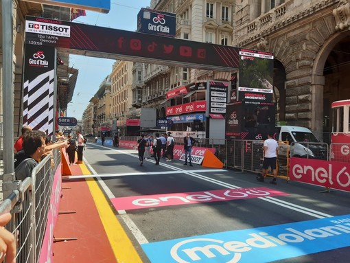 Giro d'Italia, 25 i corridori in fuga, tutto pronto per l'arrivo in via XX Settembre