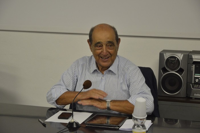 Funerali di Beppe Pericu, il ricordo di Raffaella Paita: "Fu il sindaco che ha fatto rinascere Genova"