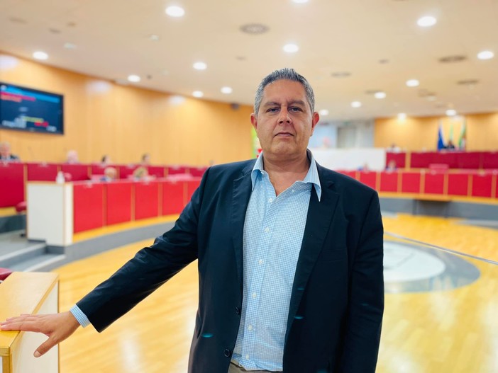 Governo, Toti: &quot;Il Paese fa un salto nel vuoto, centrodestra responsabile della caduta di Draghi&quot;