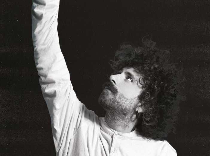 Il dolore, l'assenza e la prosa poetica: Gio Evan presenta a Camogli il nuovo libro "La Gioia è un duro lavoro"