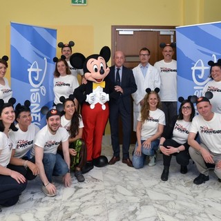 Topolino al Gaslini per gli 80 anni di Walt Disney Italia Topolino al Gaslini per gli 80 anni di Walt Disney Italia