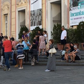 Poche persone alla manifestazione 'No green pass' in piazza De Ferrari (FOTO)