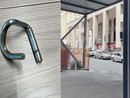 Paura in via D'Annunzio: gancio di metallo vola dai ponteggi durante i lavori