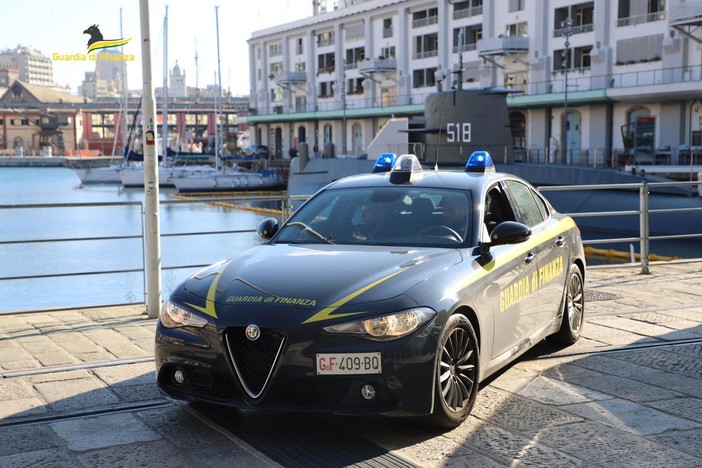 Sicurezza a Natale: oltre 225.000 giocattoli e 1,6 milioni di addobbi sequestrati dalla guardia di finanza Sicurezza a Natale: oltre 225.000 giocattoli e 1,6 milioni di addobbi sequestrati dalla guardia di finanza