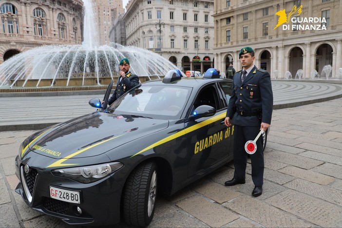 Stupefacenti, clandestinità e affitti irregolari: maxi operazione della Guardia di Finanza a Genova Stupefacenti, clandestinità e affitti irregolari: maxi operazione della Guardia di Finanza a Genova