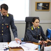 Truffò oltre duecento persone, ex broker si era autodenunciato alla Guardia di Finanza