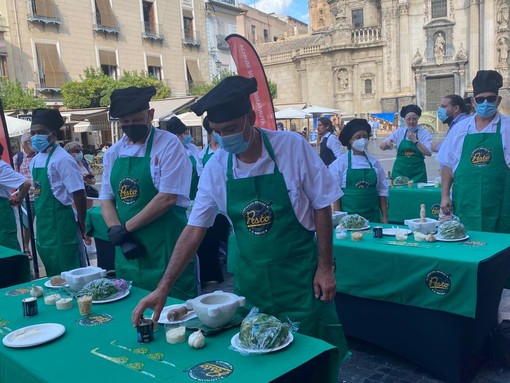 Proseguono gli incontri tecnici per il gemellaggio Genova-Murcia. Oggi le eliminatorie per il Campionato mondiale del pesto al mortaio Proseguono gli incontri tecnici per il gemellaggio Genova-Murcia. Oggi le eliminatorie per il Campionato mondiale del pesto al mortaio