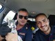 Polizia salva un gattino nel motore di un'auto: &quot;Adottate Rombo&quot;