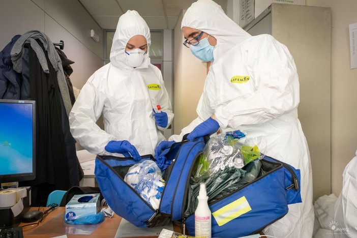 Vaccinazione a domicilio, Toti: "Potenzieremo le squadre territoriali per finire il prima possibile la vaccinazione dei non deambulanti"