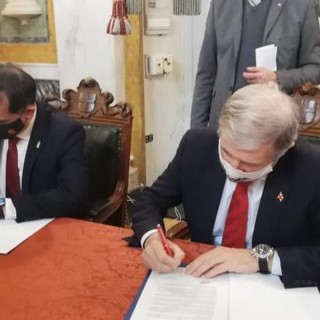 Firmato il gemellaggio tra Genova e Murcia che uniscono le forze su progetti economici, accademici e culturali (FOTO)
