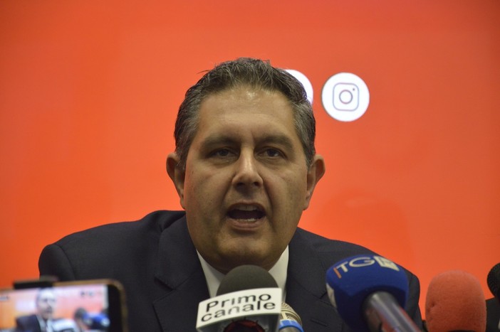 Crisi di governo, Toti: "La Gronda è irrinunciabile, sarebbe a rischio con incertezze e rallentamenti" Crisi di governo, Toti: "La Gronda è irrinunciabile, sarebbe a rischio con incertezze e rallentamenti"