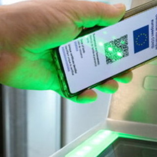 Covid, obiettivo arginare la quarta ondata: il Governo lavora al "Super Green Pass"